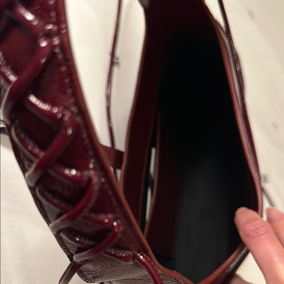 SMALL GLOSSY CHERRY - Red Shoulder Bag - Picture 9 of 16